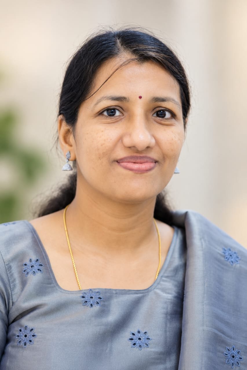 Dr Aneeja K unni